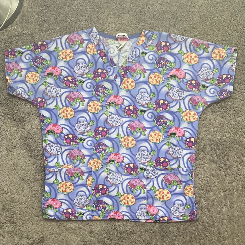 Colorful Turtle Print Scrub Top size small